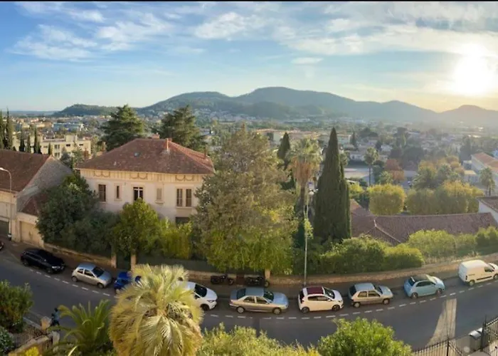   Le Cocon des îles d’or   vue mer et clim